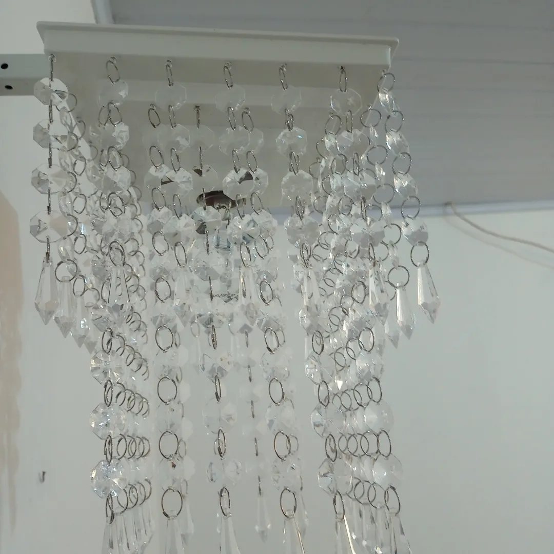 Lustre quadrado de cristal transparente com fios longos