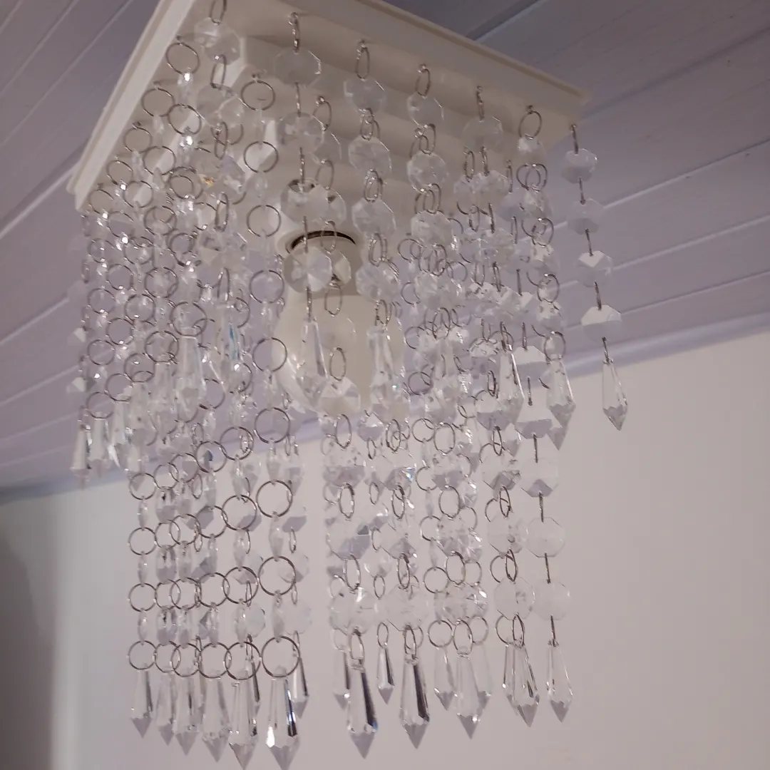 Lustre de cristal transparente